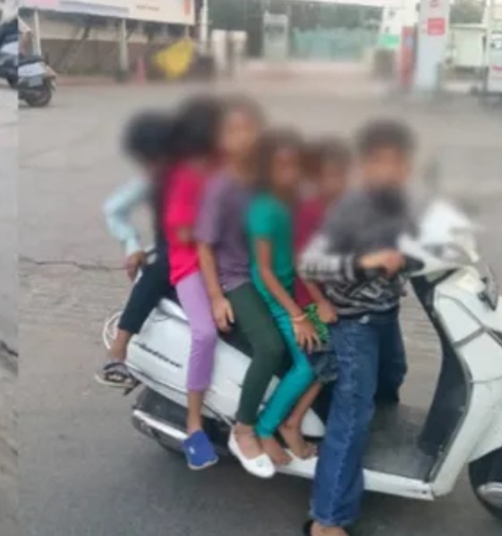 ಒಂದೇ ಸ್ಕೂಟರ್‌ನಲ್ಲಿ 6 ಅಪ್ರಾಪ್ತ ವಯಸ್ಕರ  ಪ್ರಯಾಣ