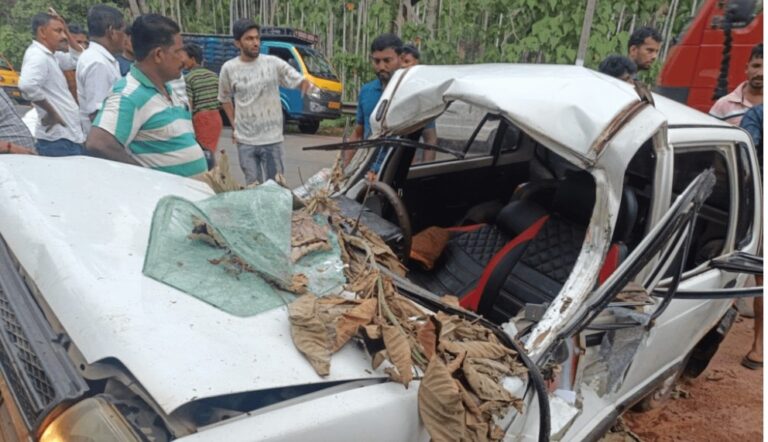ಕನಕಮಜಲು : ಕಾರು ವಿದ್ಯುತ್ ಕಂಬಕ್ಕೆ ಡಿಕ್ಕಿ ಹೊಡೆದು ನಾಲ್ವರು ಪ್ರಯಾಣಿಕರಿಗೆ ಗಾಯ