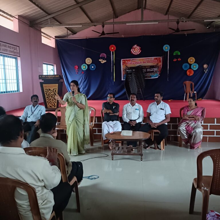 ಉದ್ಯಮಿ ಆನಂದ ಕಲ್ಲುಗದ್ದೆ ರವರಿಂದ ಅರಂತೋಡು ಸರಕಾರಿ ಹಿರಿಯ ಪ್ರಾಥಮಿಕ ಶಾಲಾ ವಿಧ್ಯಾರ್ಥಿಗಳಿಗೆ ಉಚಿತ ನೋಟ್ ಪುಸ್ತಕ ಕೊಡುಗೆ
