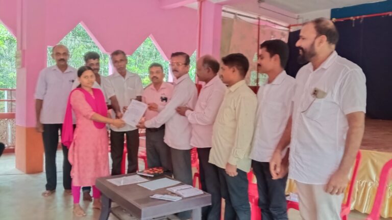 ತೊಡಿಕಾನ : ಸಹಾಯಧನ ಹಸ್ತಾಂತರ