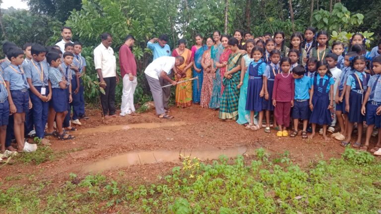 ಶಾಲಾ ಮಕ್ಕಳಿಗೆ ಪರಿಸರ ಮಾಹಿತಿ ಕಾರ್ಯಕ್ರಮ ಮತ್ತು ಗಿಡ ನೆಡುವ ಕಾರ್ಯಕ್ರಮ
