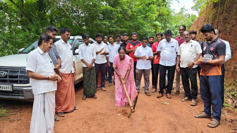 ಕೋಲ್ಚಾರು ರಸ್ತೆ ಕಾಮಗಾರಿಗೆ ಶಾಸಕರಿಂದ ಗುದ್ದಲಿ ಪೂಜೆ