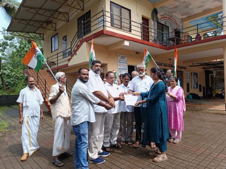 ವಿಧ್ಯಾರ್ಥಿಗಳ ಮೇಲೆ ಪೆಲೆಟ್ ಗನ್ ಬಳಕೆ. ಅಯೋಧ್ಯೆ ಖಜಾನೆ ಲೂಟಿ .ಗ್ರಾಮದ ರಸ್ತೆ ಕಳಪೆ ಕಾಮಗಾರಿಯ ವಿರುದ್ಧ ಸಂಪಾಜೆ ವಲಯ ಕಾಂಗ್ರೆಸ್ ವತಿಯಿಂದ ಪ್ರತಿಭಟನೆ