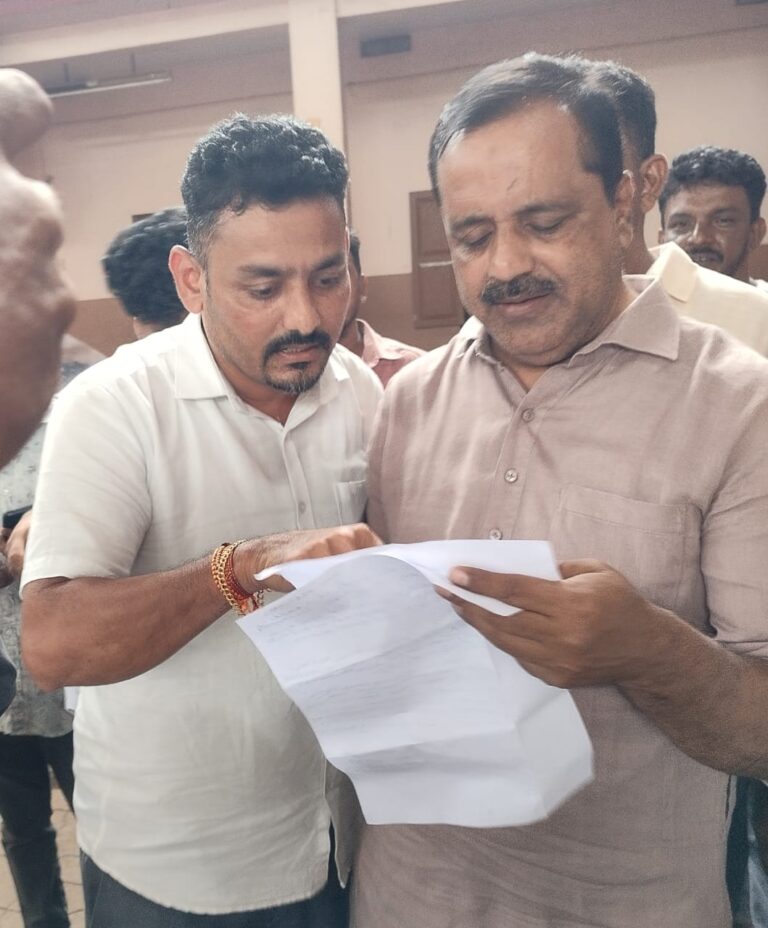 ಸುಳ್ಯ ನ.ಪಂ. ಮುಂಭಾಗದ ಶೆಡ್‌ನಲ್ಲಿರುವ ಕಸ ತೆರವುಗೊಳಿಸಿ ವಿಲೇವಾರಿಗೆ ಸೂಕ್ತ ವ್ಯವಸ್ಥೆ ಕಲ್ಪಿಸಿ, ಆರೋಗ್ಯ ಸಚಿವ ಯು. ಟಿ. ಖಾದರ್ ರವರಿಗೆ ಸಾಮಾಜಿಕ ಕಾರ್ಯಕರ್ತ ಸುಪ್ರೀತ್ ಮೋಂಟಡ್ಕ ಮನವಿ