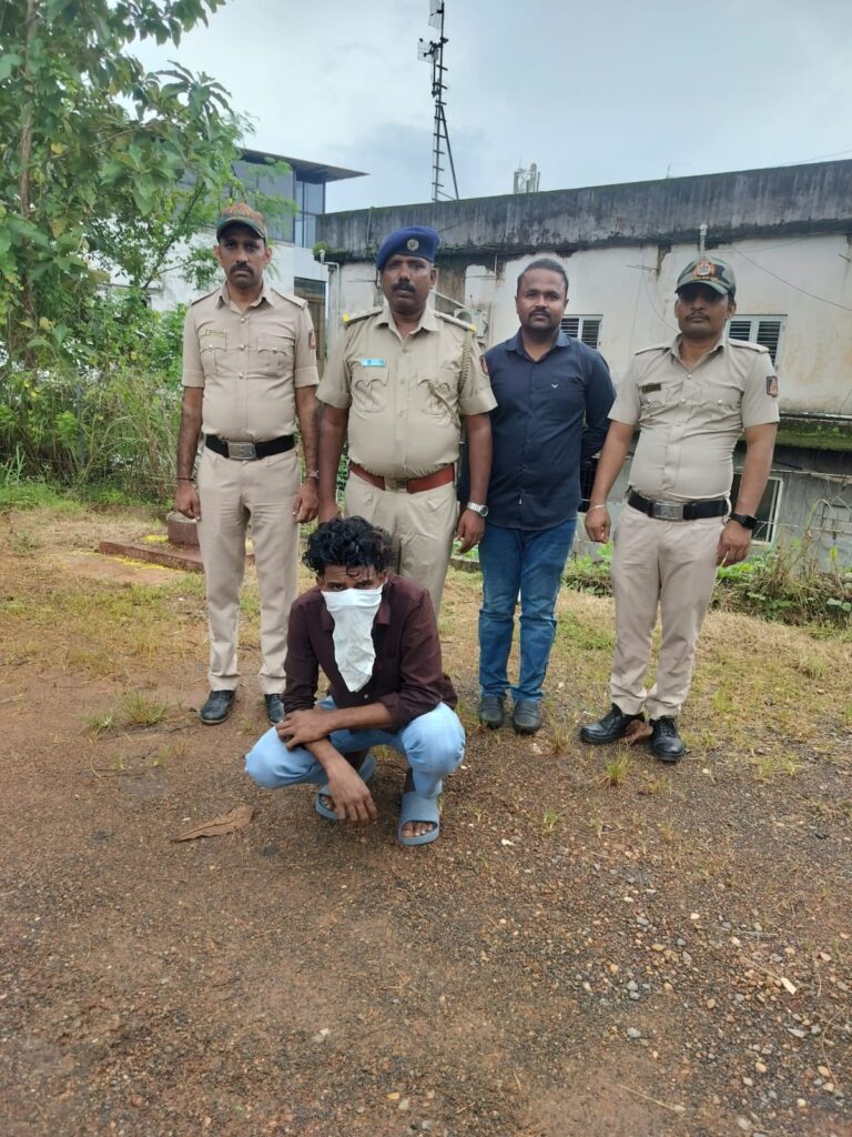 ಪುತ್ತೂರು: ಗಾಂಜಾ ವಶಪಡಿಸಿಕೊಂಡು ಆರೋಪಿಯನ್ನು ಬಂಧಿಸಿದ ಅಬಕಾರಿ ಇಲಾಖೆಯ ಅಧಿಕಾರಿಗಳು