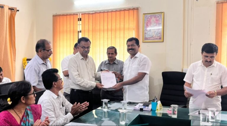 ಪುತ್ತೂರಿನ ವಿವೇಕಾನಂದ ಸ್ವಾಯತ್ತ ಪದವಿ ಕಾಲೇಜಿನ ನೂತನ ಆಡಳಿತ ಮಂಡಳಿಯ ಅಧ್ಯಕ್ಷರಾಗಿ ಡಾ. ವರದರಾಜ ಚಂದ್ರಗಿರಿ ಜವಬ್ದಾರಿ ಸ್ವೀಕಾರ.